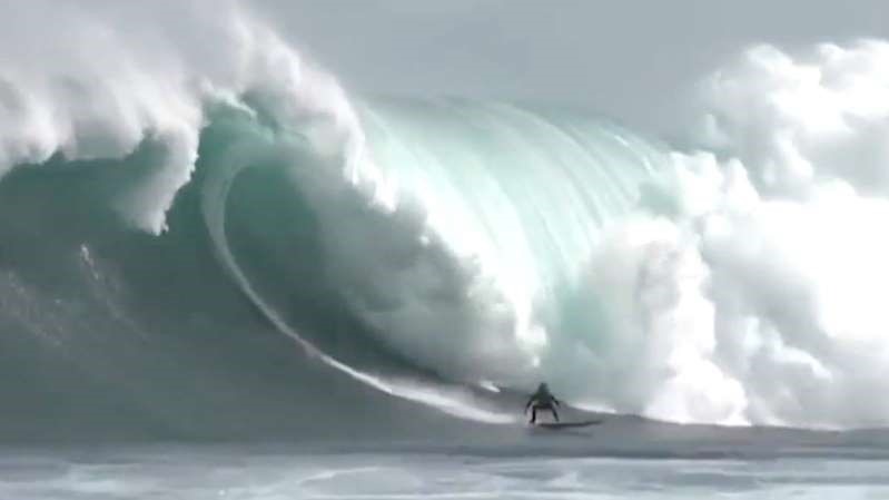 En este momento estás viendo Las olas más grandes y peligrosas del mundo: Dungeons, la ‘mazmorra’ del surf XXL