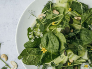 Lee más sobre el artículo Nutrición: comienza la temporada de «verdes» y te contamos cómo y por qué consumirlas