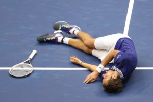 Lee más sobre el artículo Nota Daniil Medvedev derrota a Djokovic y conquista el US Open