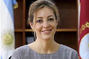 Lee más sobre el artículo Quién es Flavia Royón, nueva secretaria de Energía
