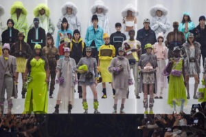 Lee más sobre el artículo Fendi inaugura la Semana de la Moda de Nueva York celebrando su bolso «Baguette»